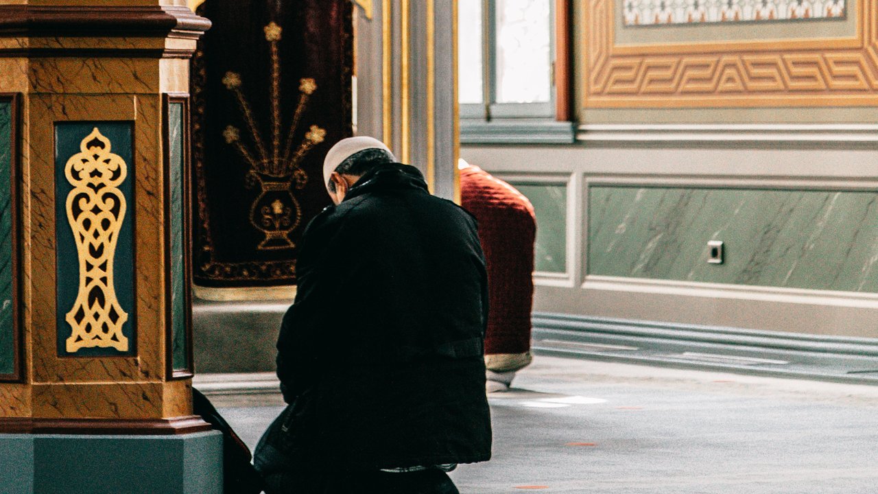 8 Tips Salat Tepat Waktu, Hindari Kebiasaan Menunda Ibadah