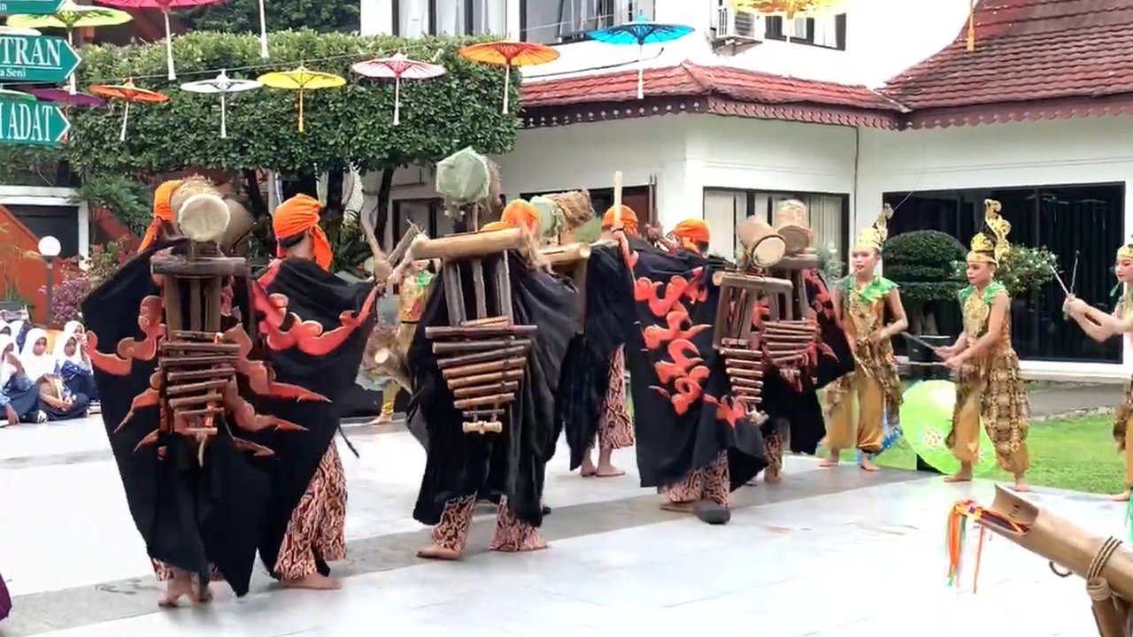 Alat musik Sunda Langgir Badong