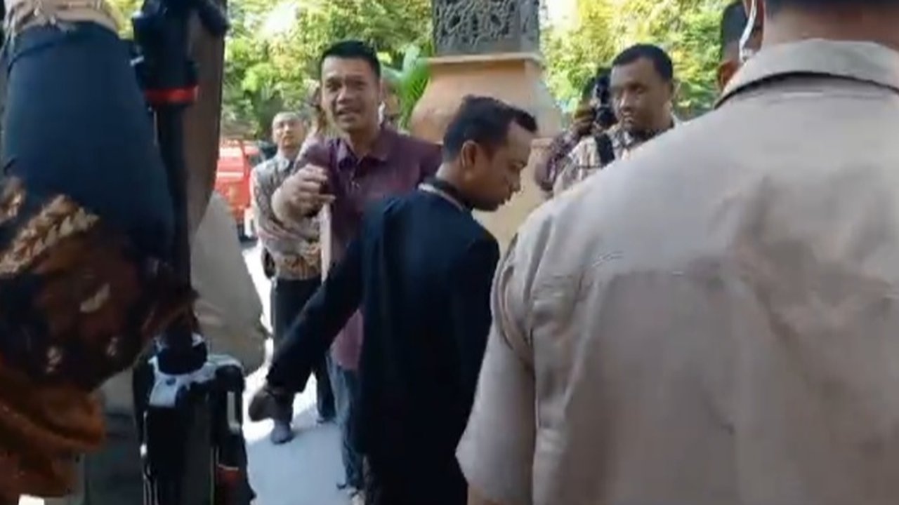 Ajudan Pj Gubernur Jateng tarik kaki wartawan