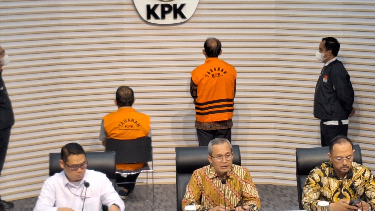 Wakil Ketua KPK Alexander Marwata memberikan keterangan dalam konferensi pers terkait Ketua KPK Firli Bahuri ditetapkan sebagai tersangka, di Gedung KPK, Jakarta, Kamis (23/11/2023).