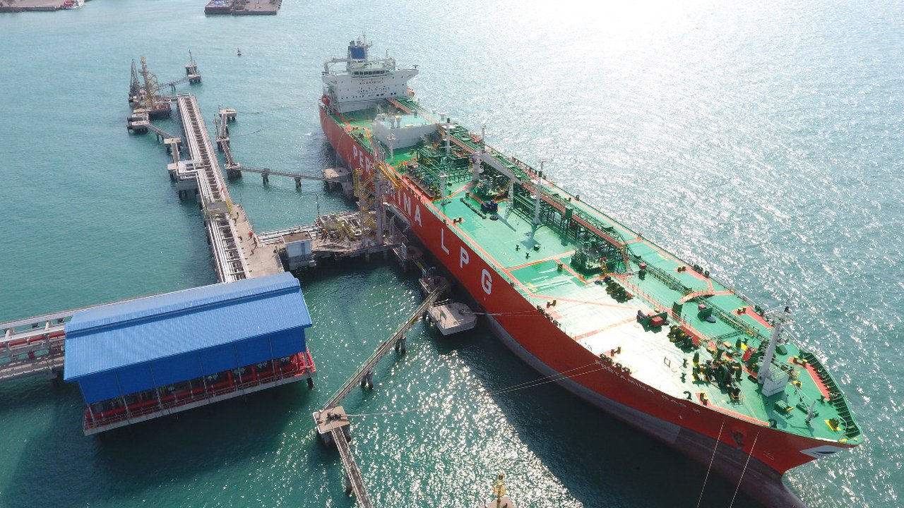 Kapal milik PT Pertamina International Shipping (PIS). Dok PIS