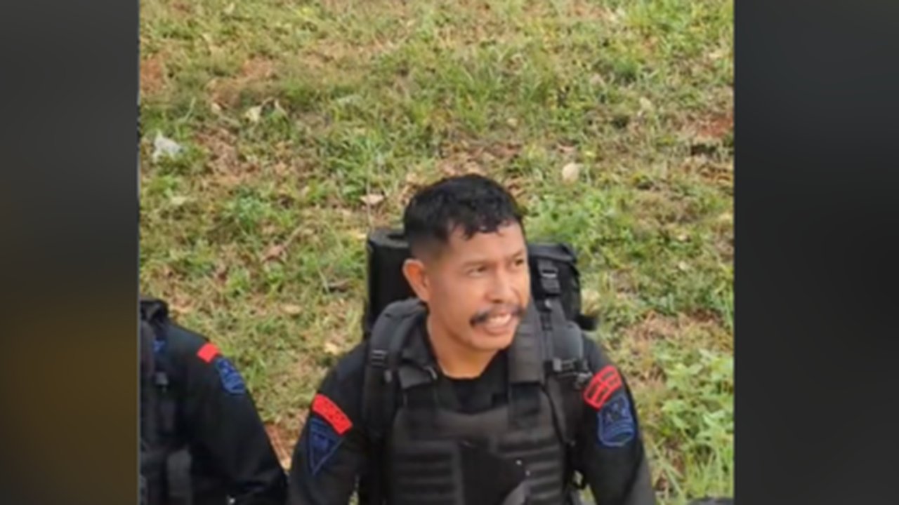 Anggota Brimob Berkumis