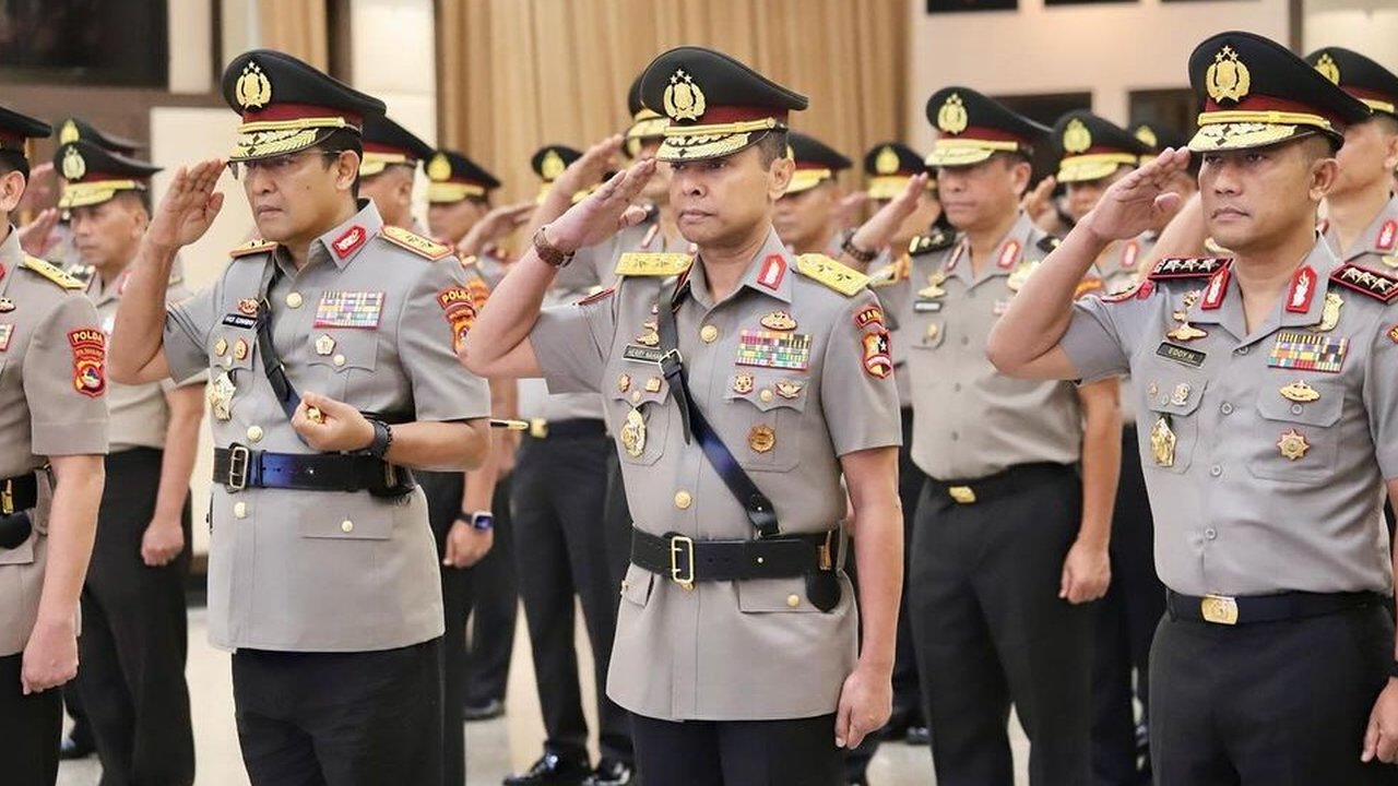 Jenderal Polri Lulusan Terbaik 90 kini Punya Jabatan Baru, Intip Potret Disalami Kapolri