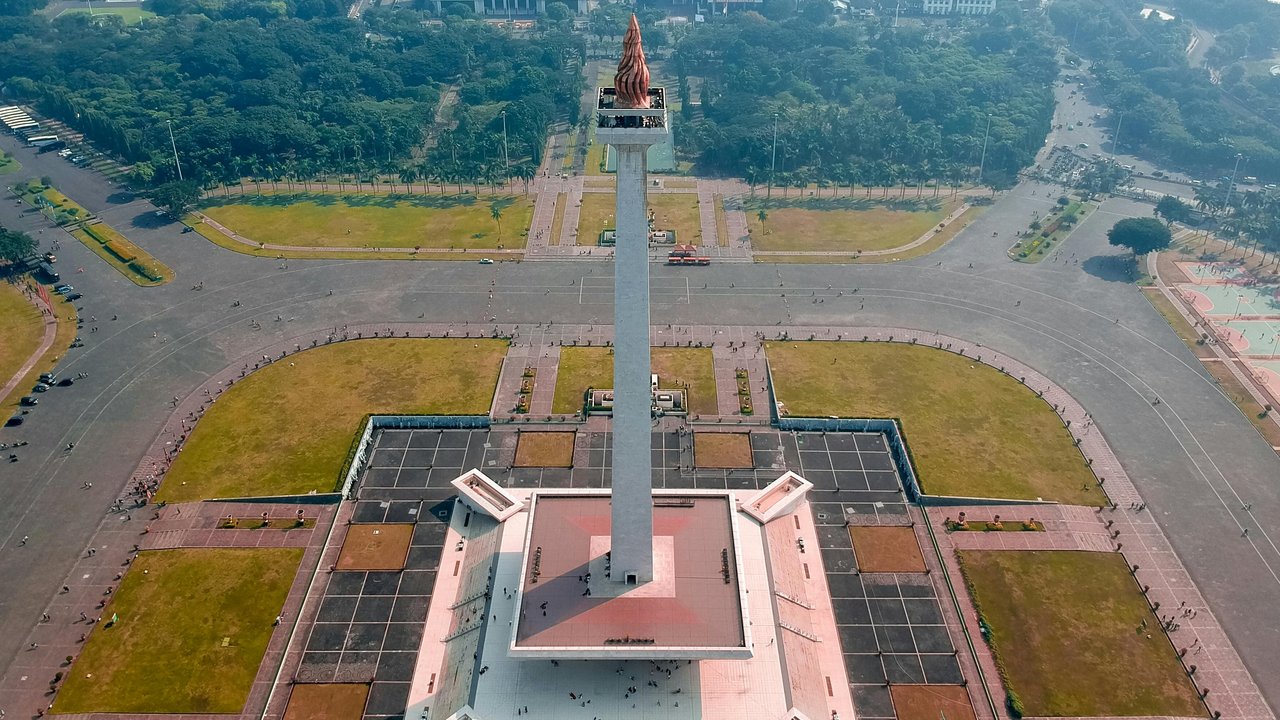 Upacara peringatan Hari Ulang Tahun (HUT) ke-78 Bhayangkara Polri di Monas, Jakarta Pusat, Senin (1/7/2024). (foto: tangkapan layar Youtube Liputan6.com)