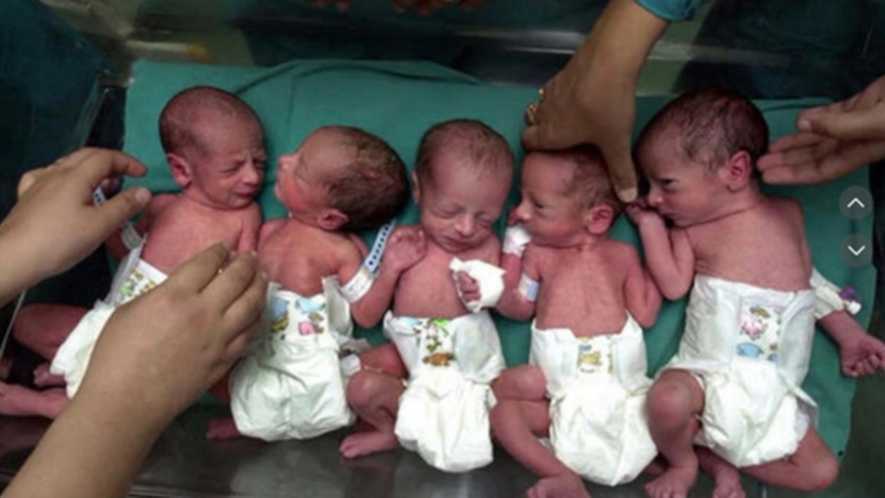 Potret transformasi bayi kembar lima AIUEO yang viral tahun 2016. (Sumber: TikTok/@aiueosfamily)