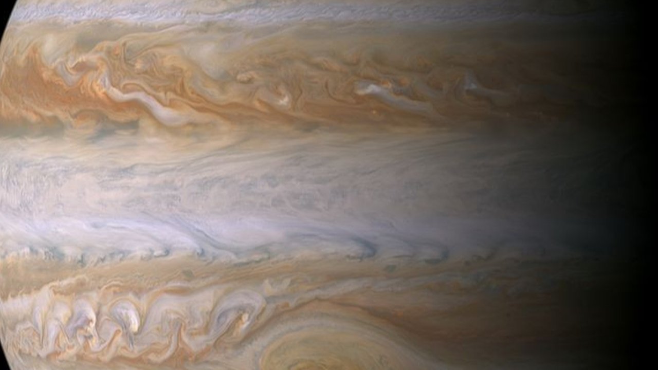 Jupiter terlihat melalui satelit angkasa luar Cassini. (Public Domain)