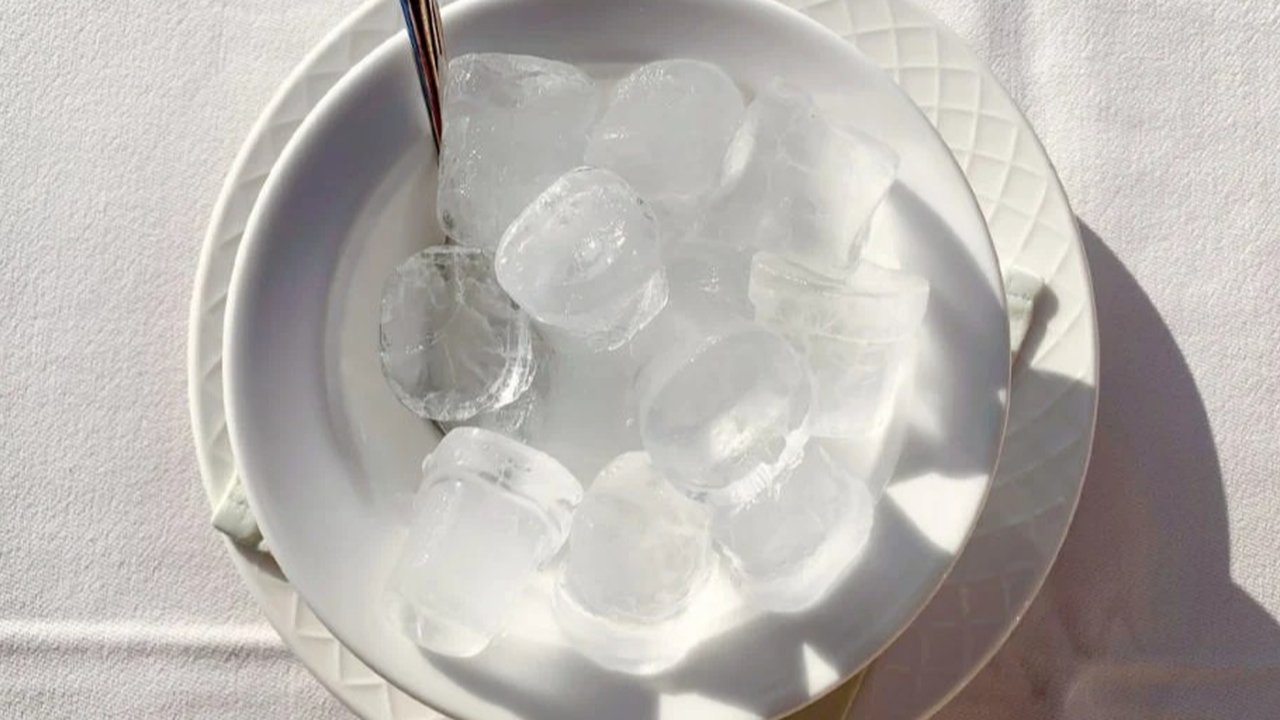 Dampak Sering Makan Es Batu