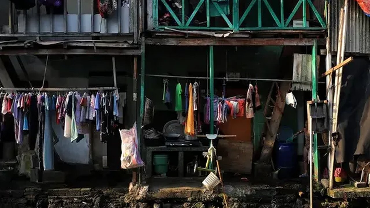 Dalam laporan terbaru ADB, sekitar 155,2 juta orang atau 3,9 persen penduduk di negara berkembang Asia hidup dalam kemiskinan ekstrem.