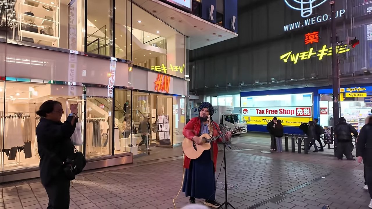 Momen Derry Sulaiman Bawakan Lagu Religi, Orang-orang Jepang Sampai Terkesima