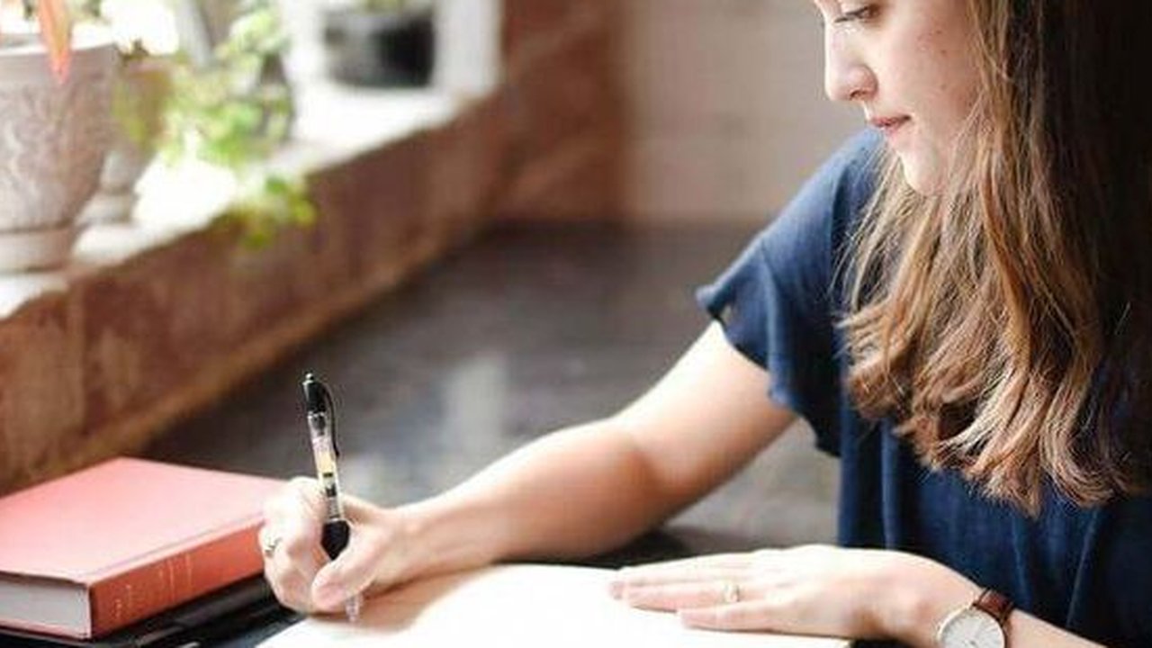 Ternyata, ada beberapa kebiasaan yang paling disukai orang introvert dan bisa bikin mereka bahagia, loh. Yuk, simak penjelasannya!