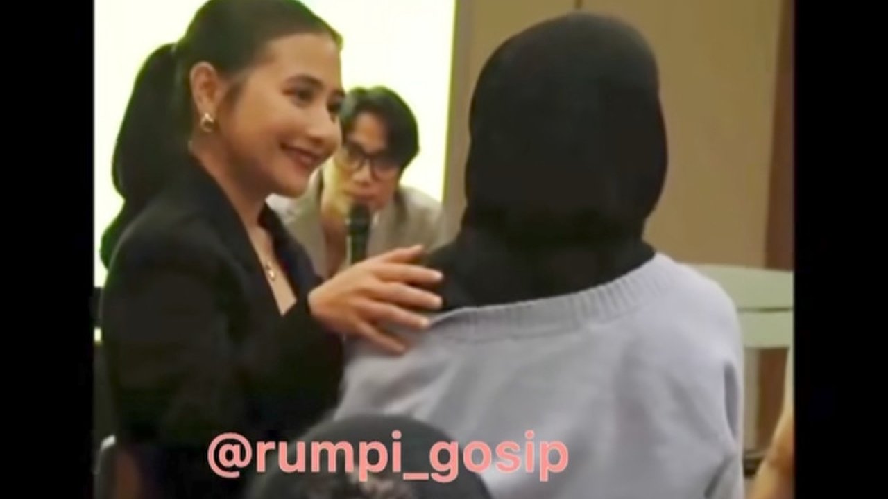 Penggemar Nangis Sesegukan di Hadapannya, Sikap Prilly Latuconsina Ramai Jadi Perbincangan