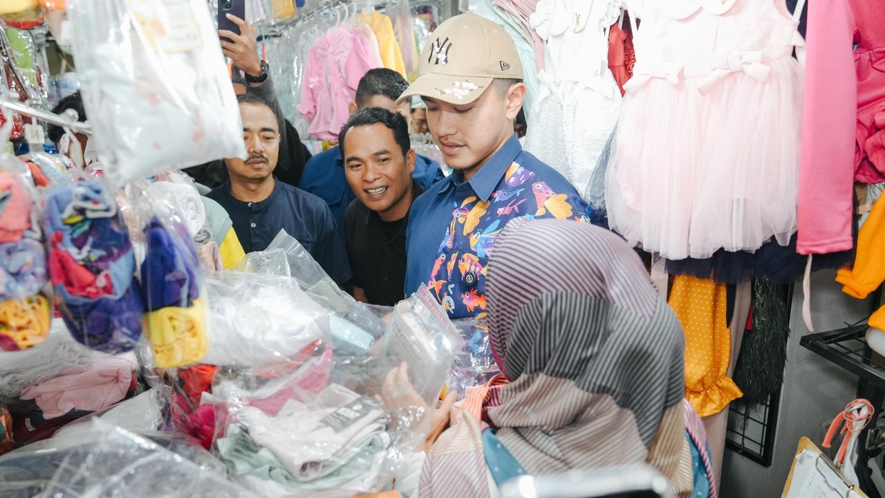 Kaesang Pangarep Blusukan ke Pasar Panorama Lembang