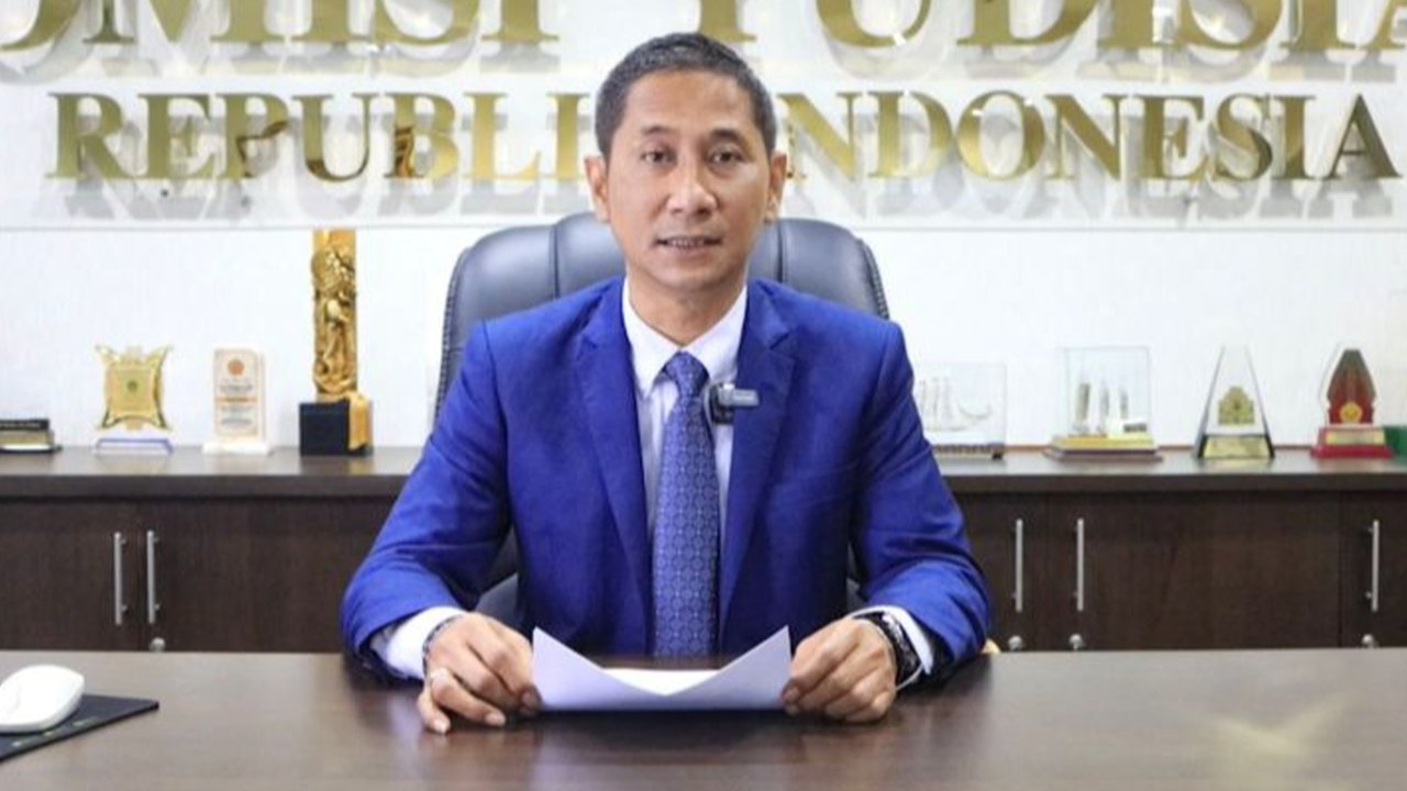 Anggota dan Juru Bicara Komisi Yudisial Mukti Fajar Nur Dewata