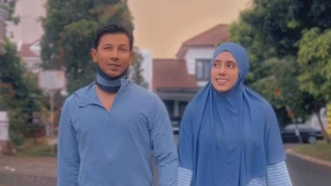 Momen Romantis Sonny Septian Latihan Berjalan Sambil Gandeng Sang Istri, Tulis Pesan Isinya Luar Biasa