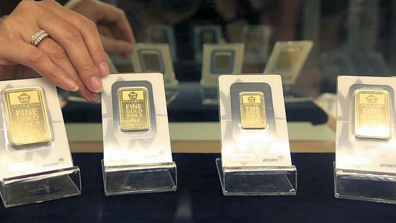 Antam meluncurkan desain kemasan emas Antam LM batangan baru.