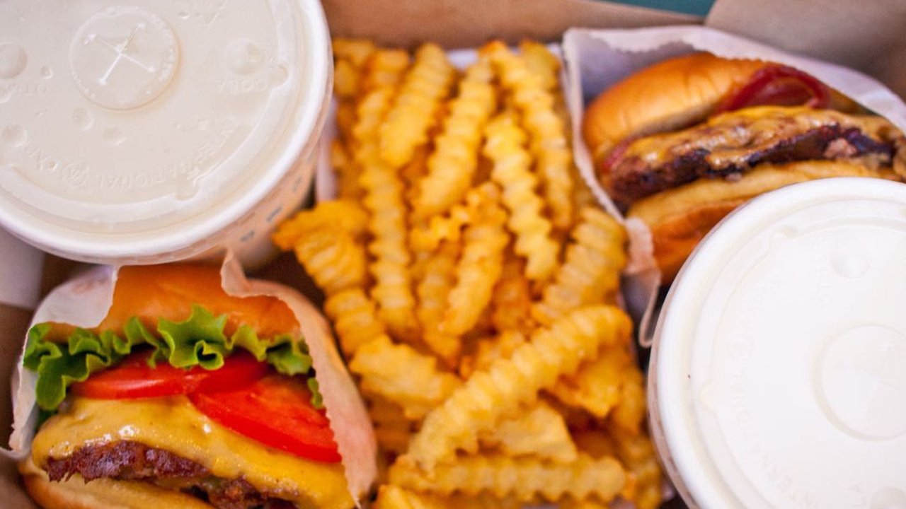 Makan olahan tepung terlalu banyak bisa menyebabkan masalah kesehatan serius. Batasi konsumsinya dengan melakukan 2 trik dari coach diet.