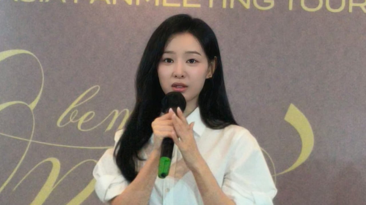 Foto Detik-Detik Kim Ji Won Masuk Venue Press Conference, Cantik Banget Bikin Semua Orang Gagal Fokus