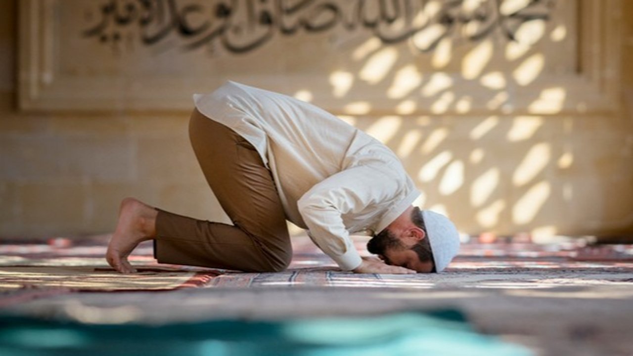 Cara Menjamak Shalat Maghrib dan Isya