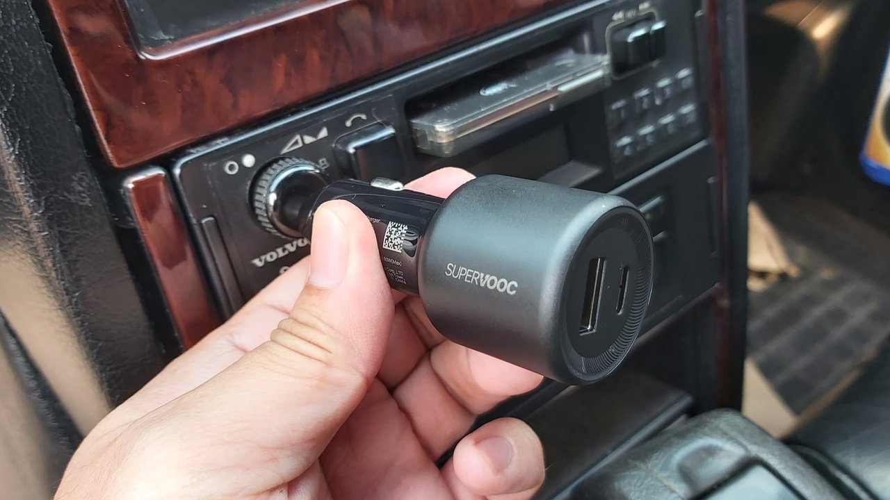 <p>Oppo 80W SUPERVOOC Car Charger. Liputan6.com: Iskandar</p>