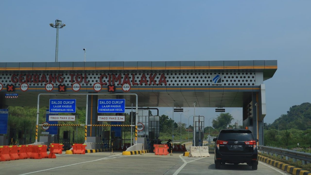 <p>Kementerian PUPR menyiapkan 2 ruas jalan tol baru dan 8 jalan tol fungsional untuk mendukung arus lalu lintas saat libur Natal dan Tahun Baru (Nataru) 2022-2023.</p>