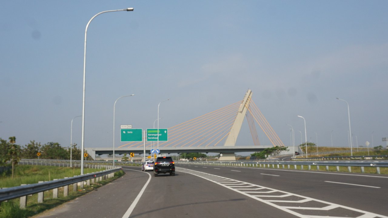 Gerbang tol Ngemplak menjadi salah satu pintu masuk jalan tolo Solo - Ngawi dari Kota Solo.(Liputan6.com/Fajar Abrori)