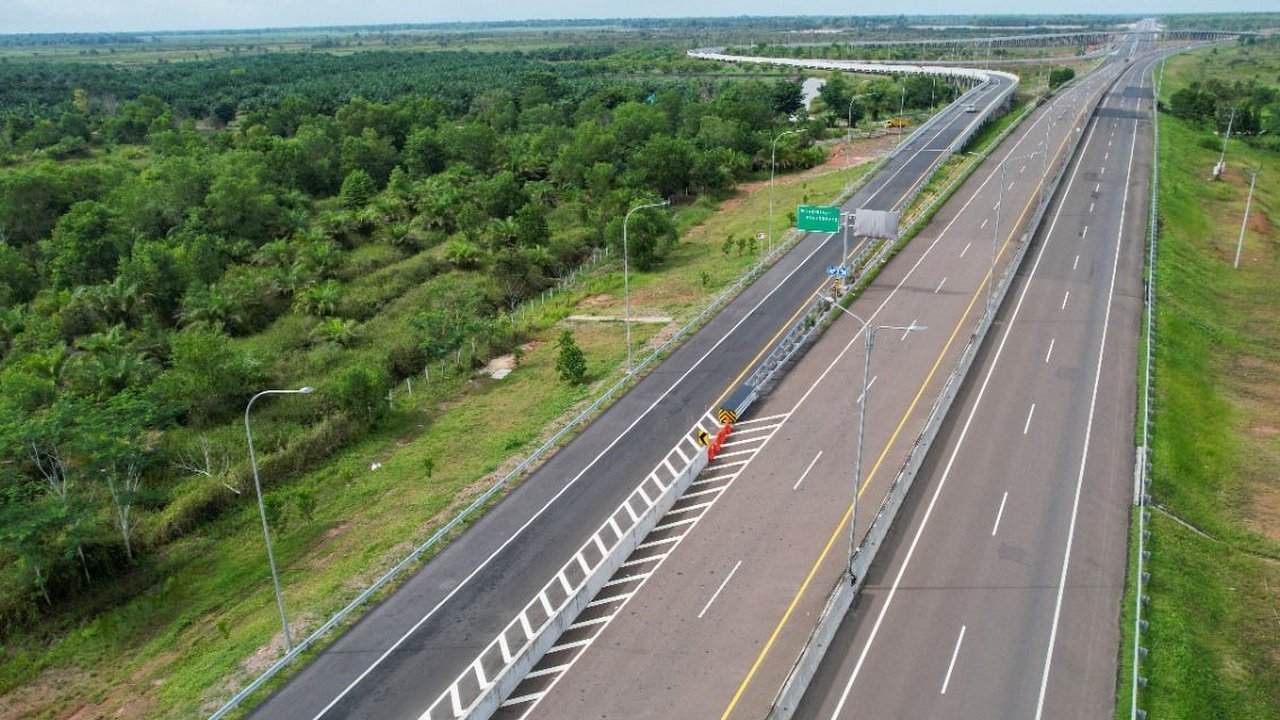 Pembangunan jalan tol Kayu Agung-Palembang-Betung seksi 1 Kayu Agung-Jakabaring sepanjang 33,5 km. (Foto: Kementerian PUPR)