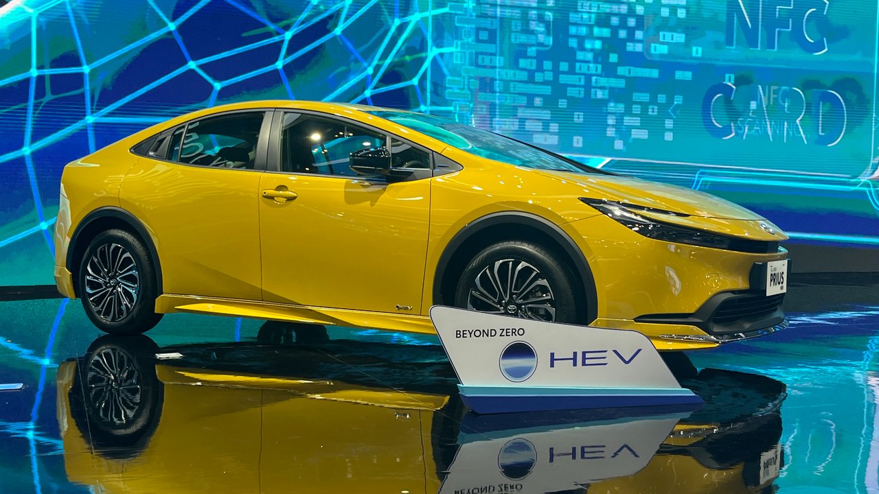 Toyota Prius HEV.