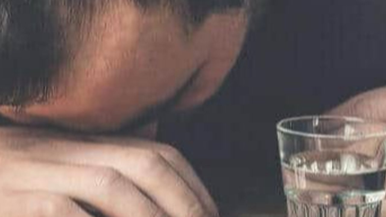 Ribut di Acara Hajatan Karena Mabuk Parah, Dua Pria Ini Ditangkap Polisi dan Langsung Diguyur Pakai Air Kolam