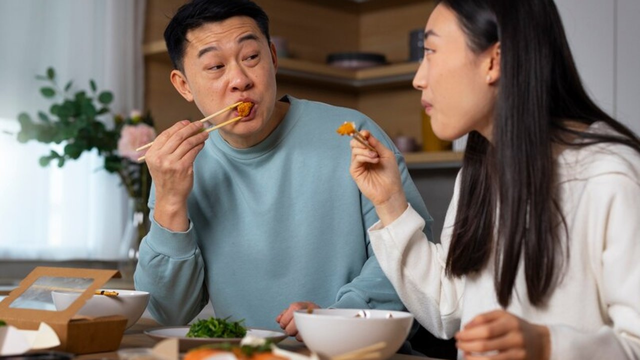 Ilustrasi Makan Enak