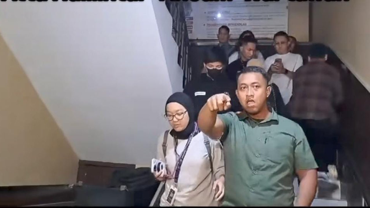 Bodyguard Atta Halilintar-Aurel Hermansyah Ancam Culik Wartawan di Polres Jaksel, Berbadan Tegap & Potongan Cepak