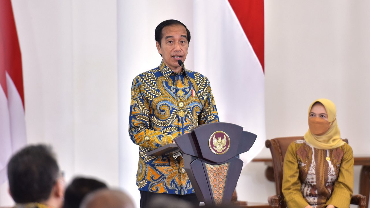 Presiden Jokowi memberikan sambutan pada Penyampaian LHP LKPP Tahun 2021 oleh Ketua BPK Isma Yatun kepada Presiden Jokowi, di Istana Kepresidenan Bogor, Jabar, Kamis (23/06/2022). (Foto: Humas Setkab/Agung)