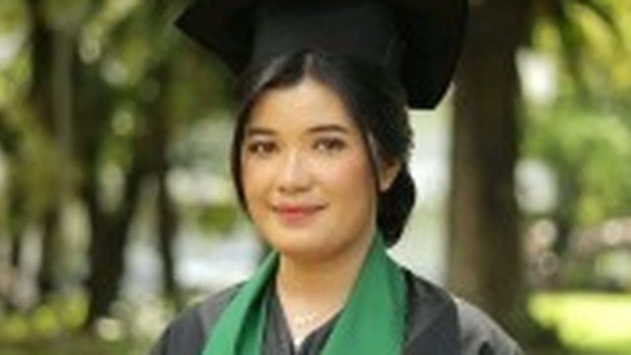 Kuliah Hanya 3 Tahun Raih Nilai Tertinggi, Nama Mahasiswi Cantik ini Bikin Rektor Bereaksi