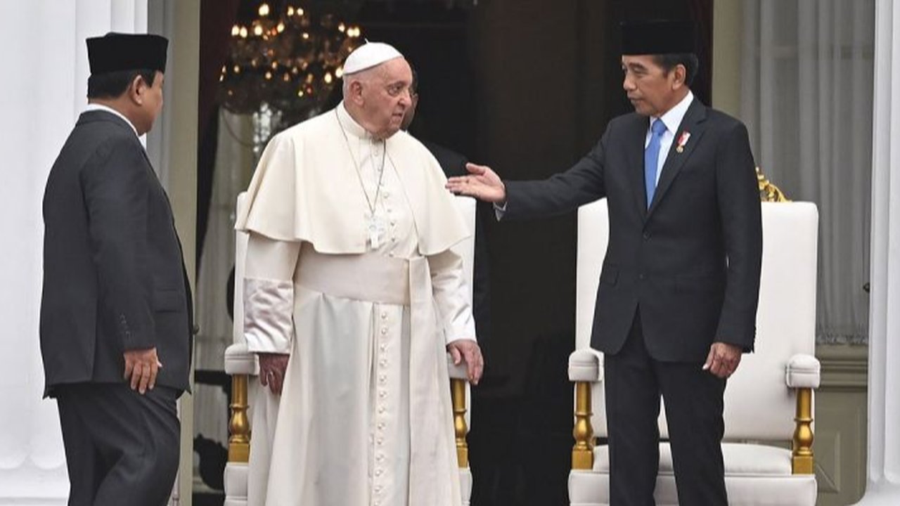 Paus Fransiskus bertemu Jokowi di Istana Merdeka