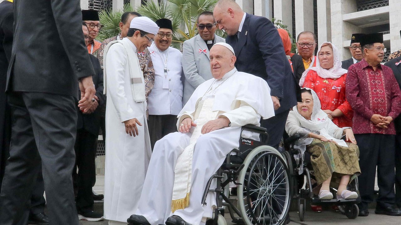 Paus Fransiskus di Masjid Istiqlal