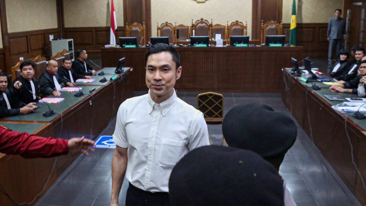 Rambut Klimis dan Modis, Ini Potret Harvey Moeis Pakai Kemeja Rp7 Juta di Sidang Korupsi Timah