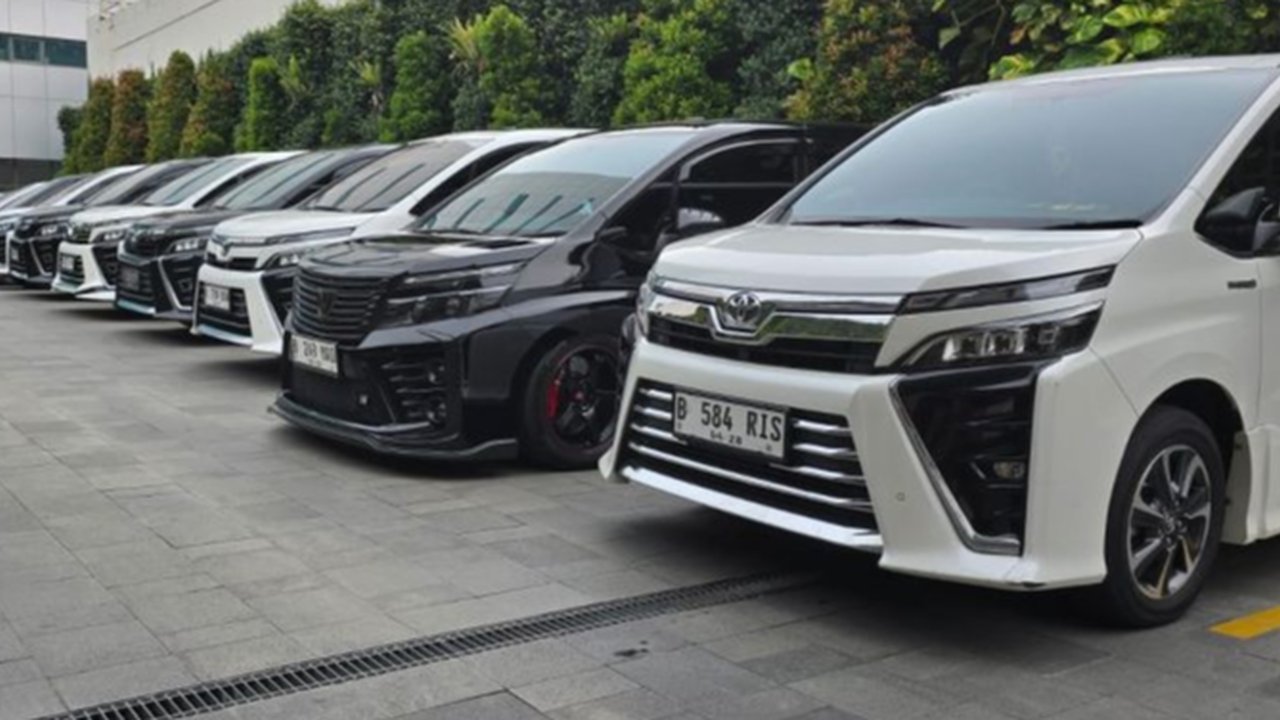 Pengguna Toyota Voxy Bukber dengan Anak Yatim (VCI)