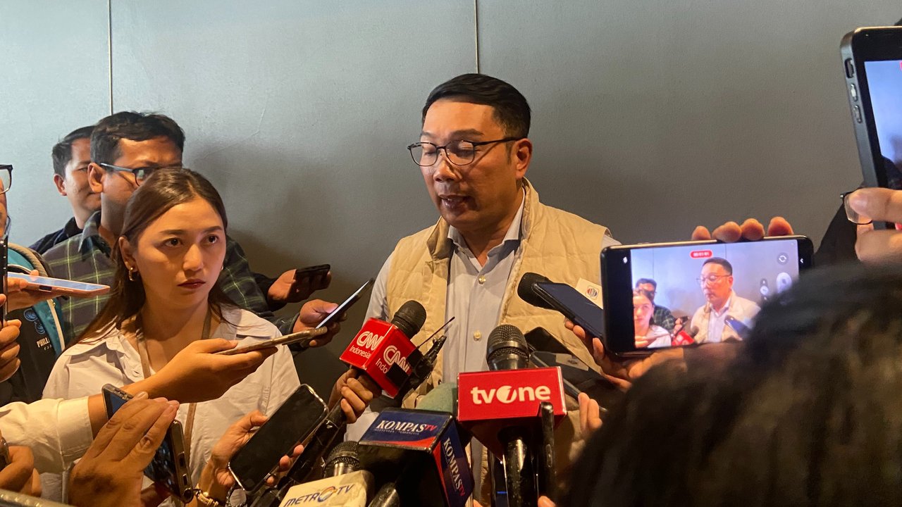 Bakal calon Gubernur DKI Jakarta Ridwan Kamil saat tiba di Gedung Fanta Headquarters Prabowo-Gibran, Menteng, Jakarta, Senin (2/9/2024). Dalam kunjungannya Mantan Gubernur Jawa Barat tersebut memaparkan gagasan dan program kerja kepada Tim Kampanye Nasional Pemilih Muda (TKN-Fanta) untuk maju dalam pemilihan Gubernur DKI Jakarta.