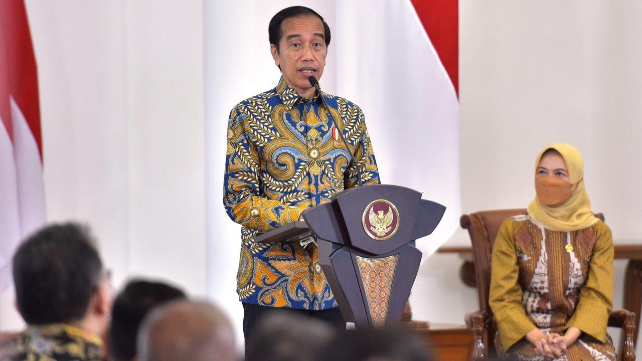 Presiden Jokowi memberikan sambutan pada Penyampaian LHP LKPP Tahun 2021 oleh Ketua BPK Isma Yatun kepada Presiden Jokowi, di Istana Kepresidenan Bogor, Jabar, Kamis (23/06/2022). (Foto: Humas Setkab/Agung)