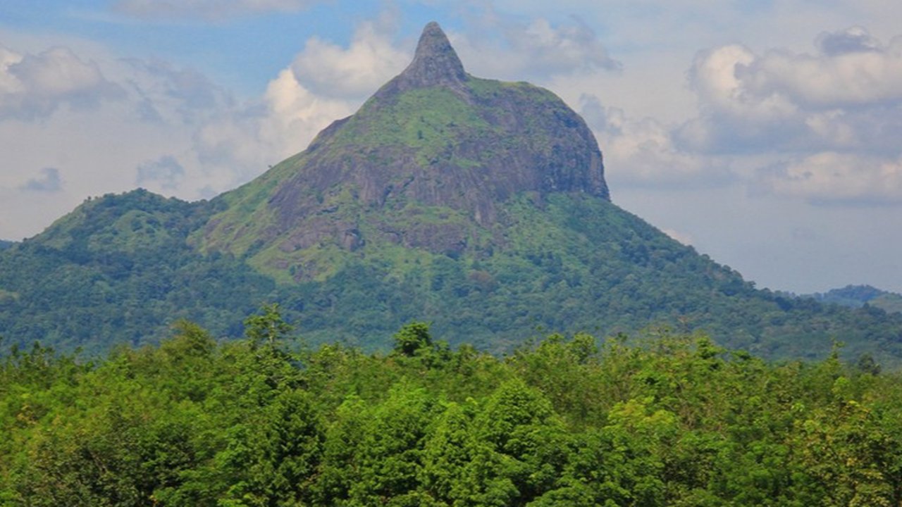 Bukit Jempol atau masyarakat setempat mengenalnya dengan Bukit Serelo, menjadi salah satu destinasi wisata unik yang ada di Lahat, Sumatera Selatan. (Liputan6.com/ Ahmad Ibo)