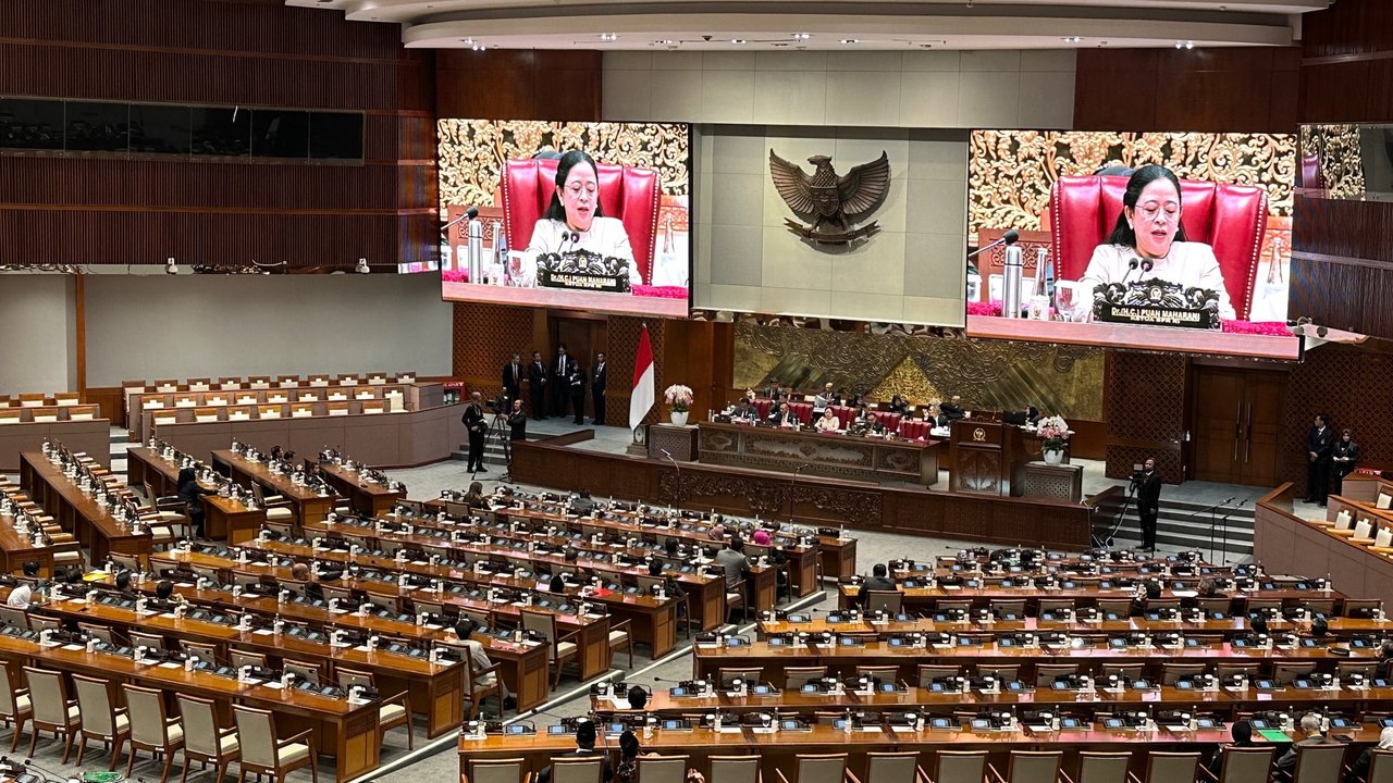 rapat dpr