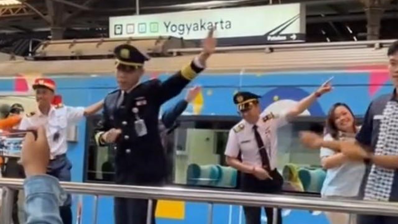 Momen Petugas KAI di Stasiun Yogyakarta Lakukan Flashmob di Hari Pelanggan Nasional, Viral