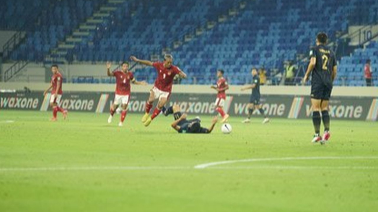 Pemain Timnas Indonesia merayakan gol yang dicetak Evan Dimas Darnamono