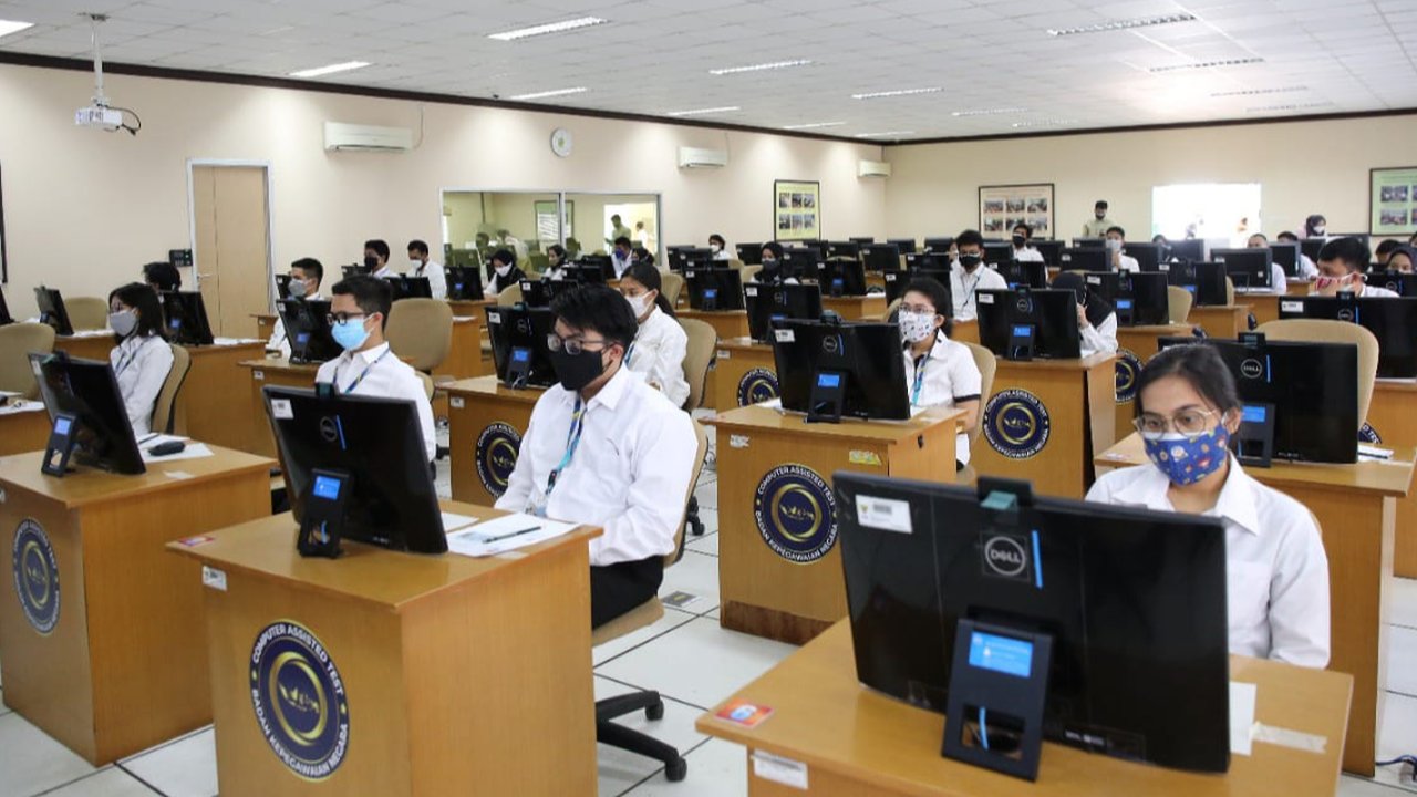 Peserta Tes SKD CPNS 2021 Kementerian Koordinator Bidang Kemaritiman dan Investasi di Secaba Rindam III Siliwangi, Bandung, Jawa Barat pada Kamis, 30 September 2021.