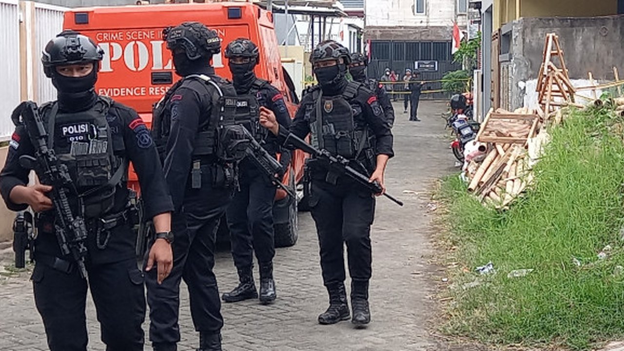 Densus 88 Tangkap 2 Terduga Teroris di Jakarta Barat, Amankan Bahan Peledak