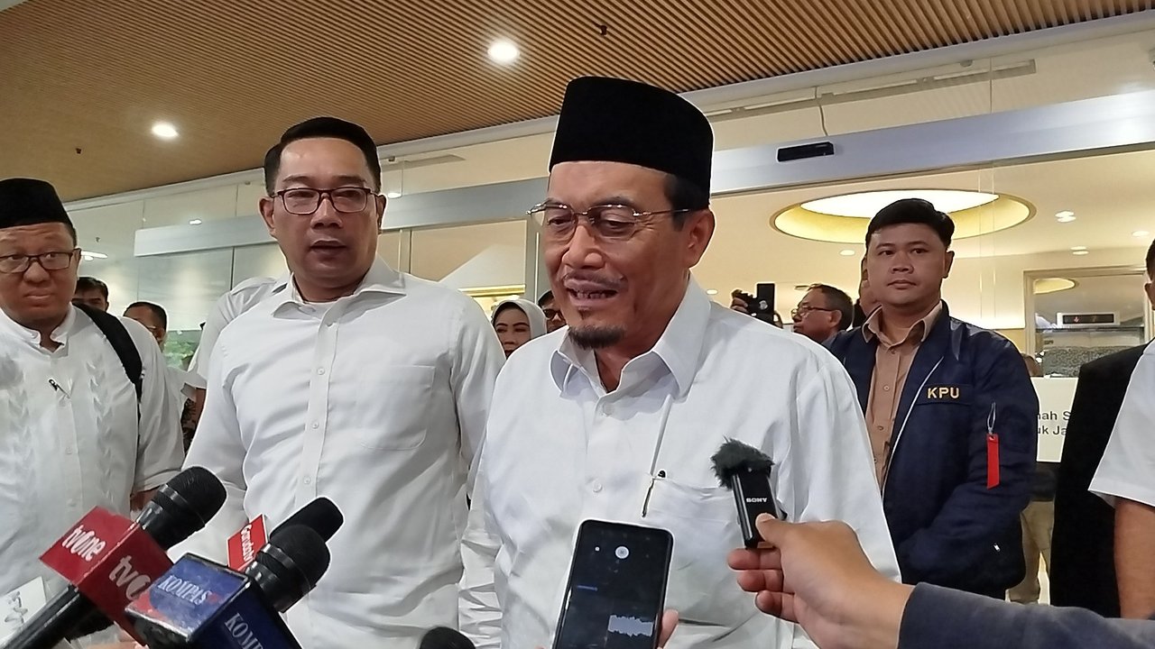 Pasangan bakal calon Gubernur dan Wakil Gubernur DKI Jakarta Ridwan Kamil dan Suswono saat menjalani pemeriksaan kesehatan di RSUD Tarakan, Jakarta, Jumat (30/8/2024). Ridwan Kamil dan Suswono merupakan pasangan kedua dari tiga bakal calon gubernur dan wakil gubernur yang menjalani pemeriksaan kesehatan sebagai syarat Pilgub DKI Jakarta.