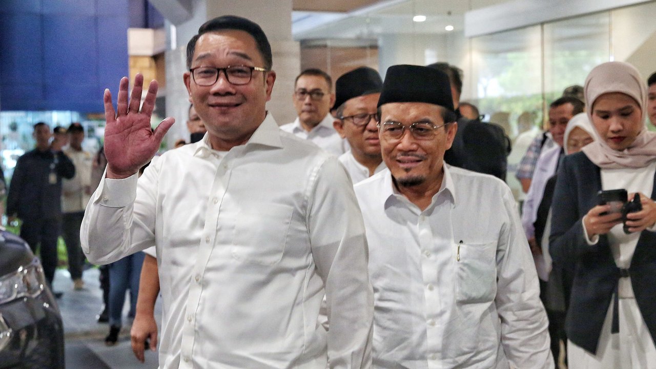Pasangan bakal calon Gubernur dan Wakil Gubernur DKI Jakarta Ridwan Kamil dan Suswono saat menjalani pemeriksaan kesehatan di RSUD Tarakan, Jakarta, Jumat (30/8/2024). Ridwan Kamil dan Suswono merupakan pasangan kedua dari tiga bakal calon gubernur dan wakil gubernur yang menjalani pemeriksaan kesehatan sebagai syarat Pilgub DKI Jakarta.