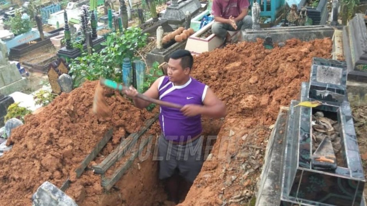 Mengenal Sosok Bripka Joko, Anggota Polisi yang Sukarela 23 Tahun jadi Penggali Kubur Bikin Salut