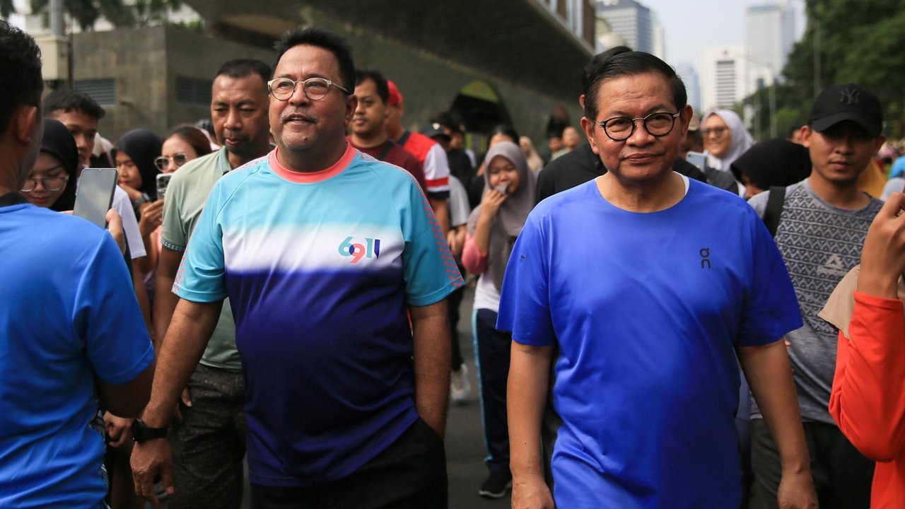 Pasangan bakal calon gubernur dan bakal calon wakil gubernur Jakarta, Pramono Anung - Rano Karno menyambangi kawasan car free day di Bundaran Hotel Indonesia (HI) Jakarta, Minggu (1/9/2024).