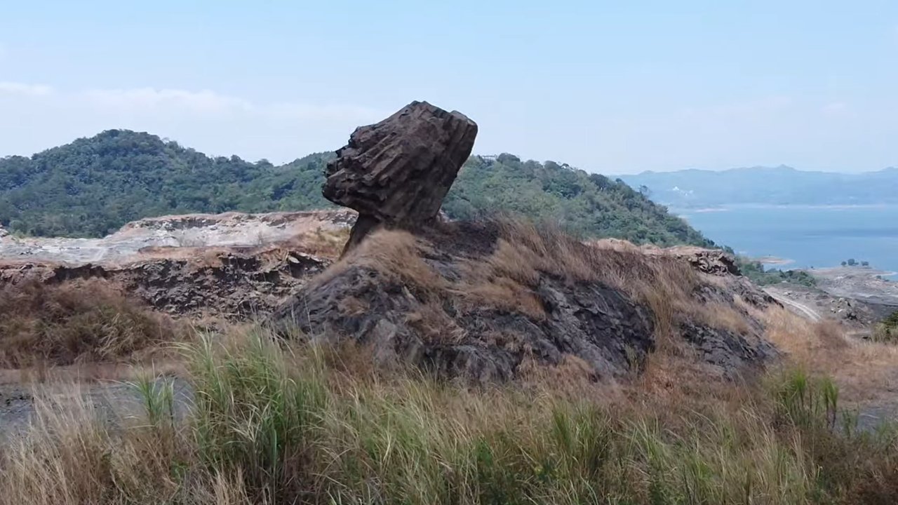 Batu Kipas di Gunung Julang Sumedang