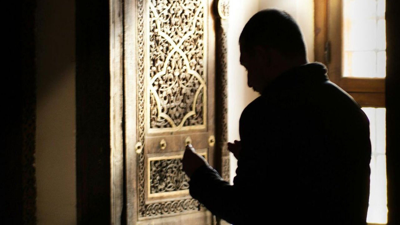 Bersyukur juga mengingatkan diri bahwa segala sesuatu yang kita miliki adalah karunia dari-Nya.